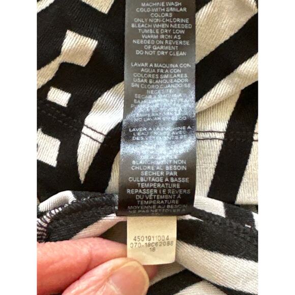 TRAVLERS by Chico Black White Geometric Print Business Office Casual Top Sz 3 - Picture 9 of 12